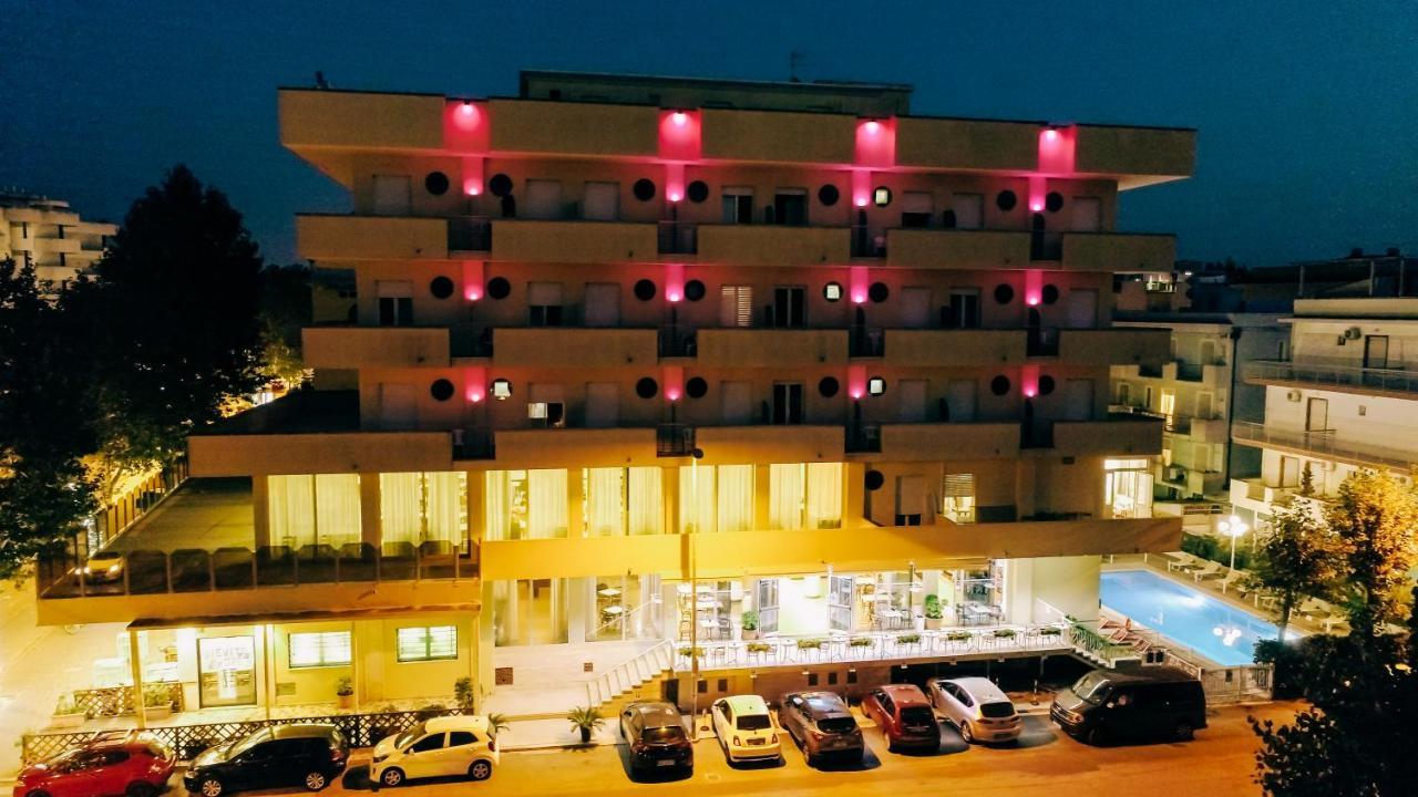 Hotel Beverly リミニ エクステリア 写真