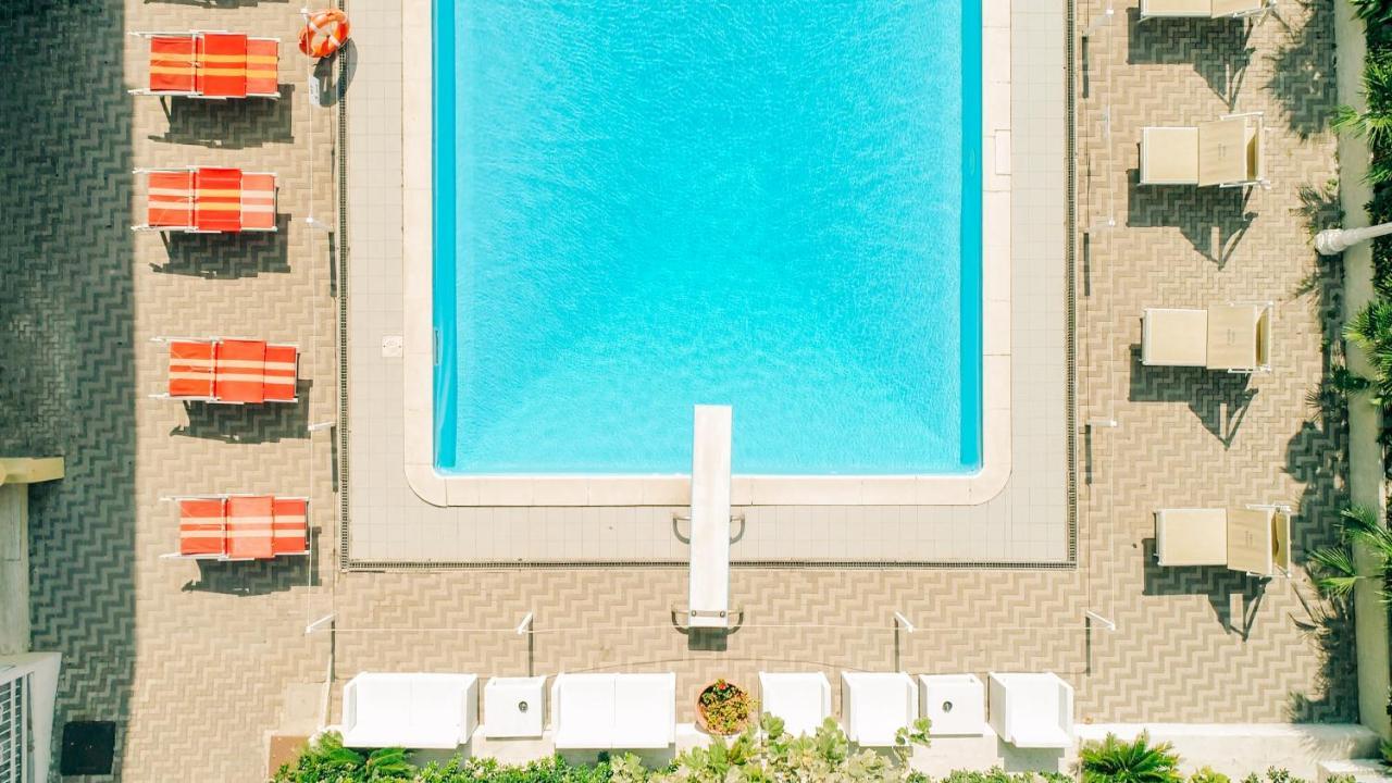Hotel Beverly リミニ エクステリア 写真