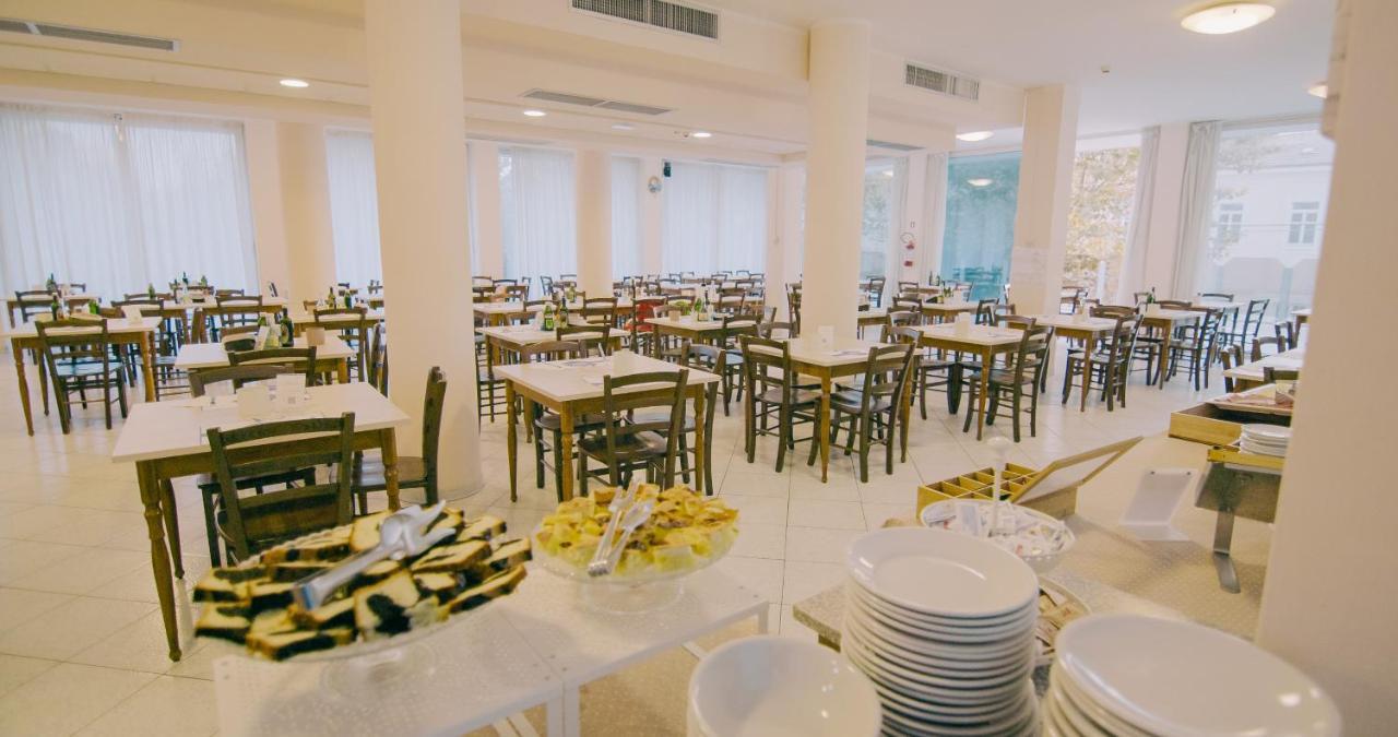 Hotel Beverly リミニ エクステリア 写真