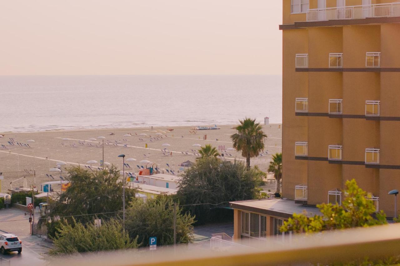 Hotel Beverly リミニ エクステリア 写真