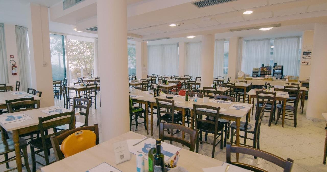 Hotel Beverly リミニ エクステリア 写真