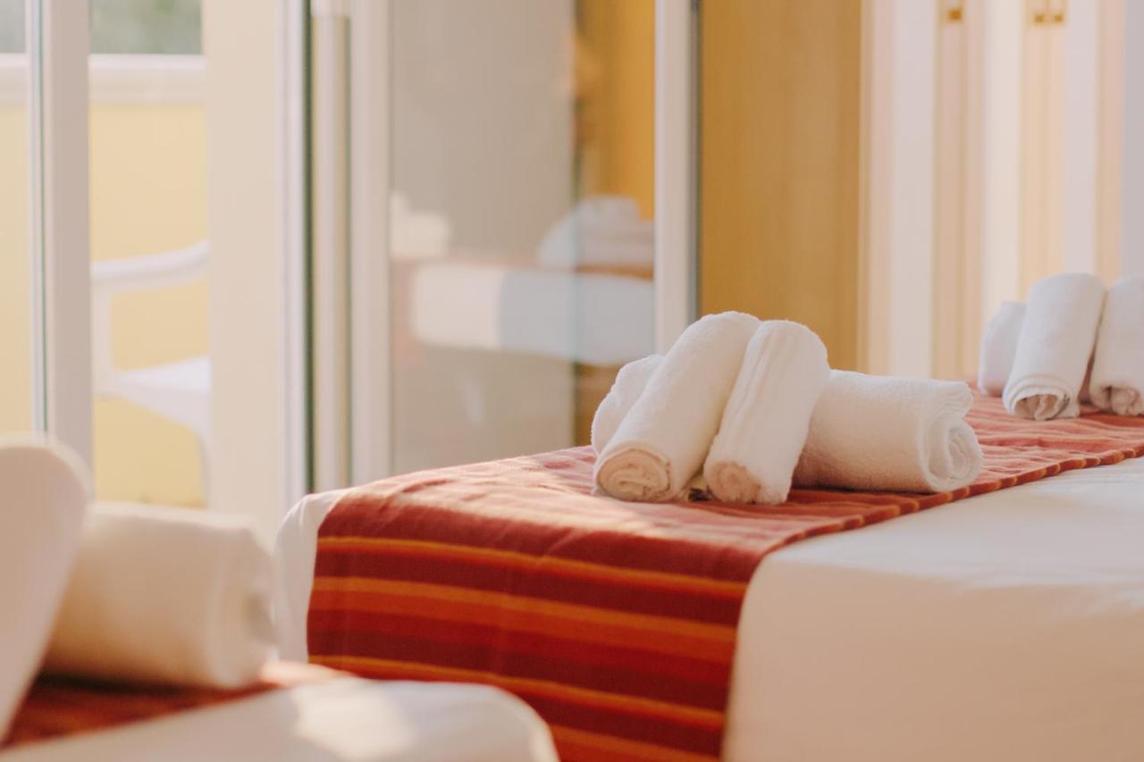 Hotel Beverly リミニ エクステリア 写真
