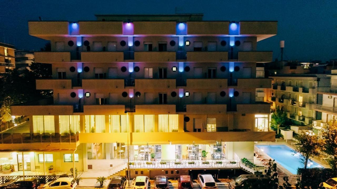 Hotel Beverly リミニ エクステリア 写真