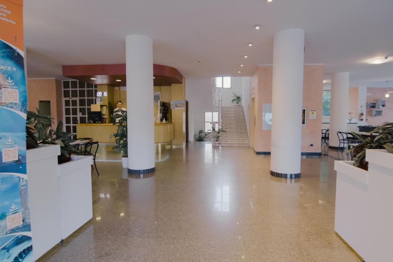 Hotel Beverly リミニ エクステリア 写真